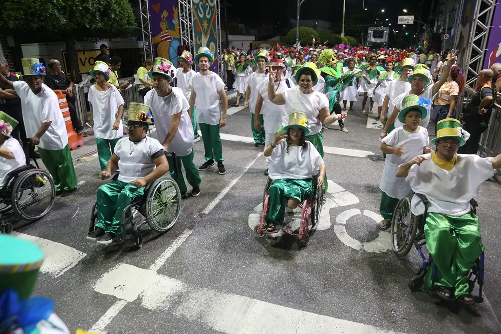 Para participar do bloco, é preciso participar das atividades que antecedem o desfile.