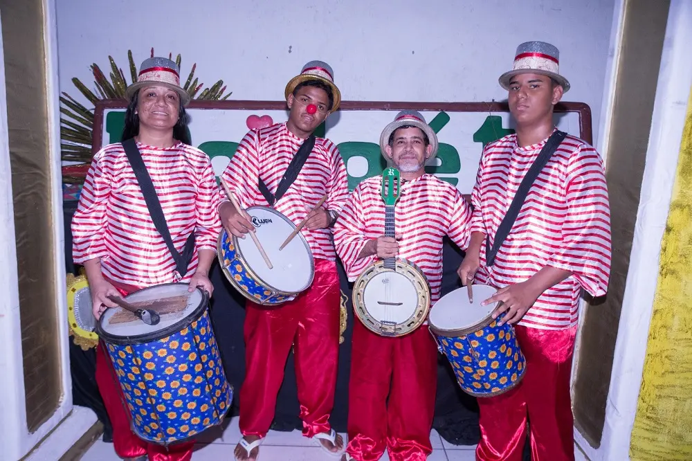 Músicos do bloco Doido é Tu.