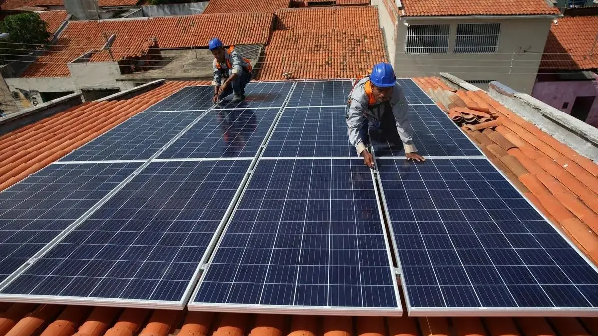 Geração de energia solar fotovoltaica instalada em residência.
