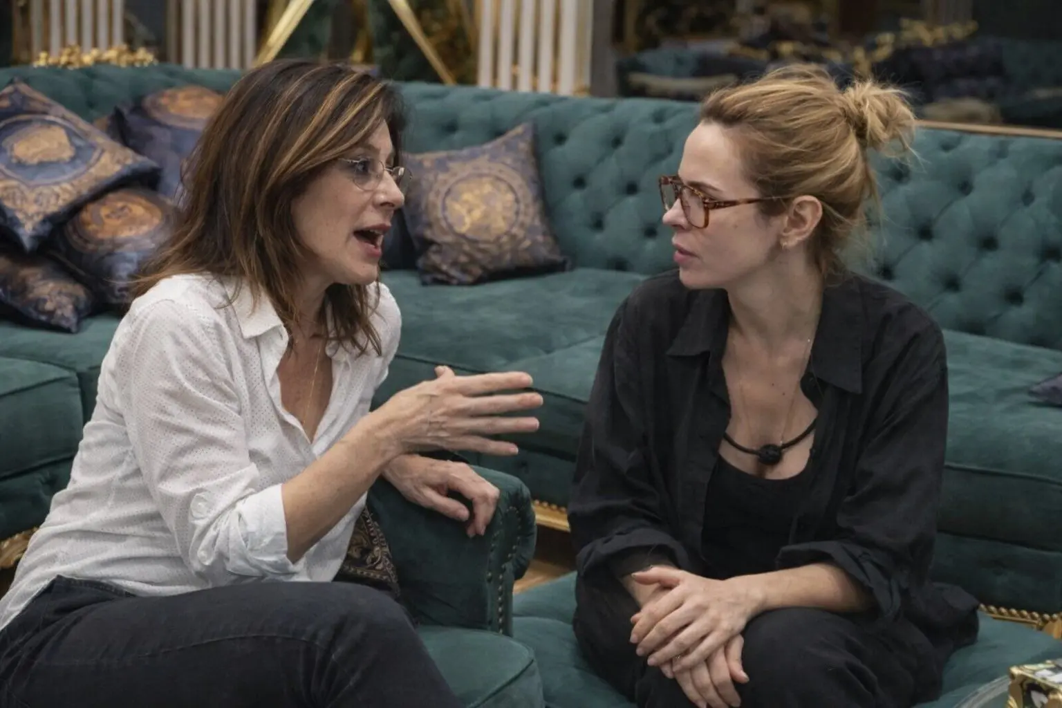 Imagem gerada por IA mostra Christiane Torloni em conversa com Ana Paula no BBB 26. 