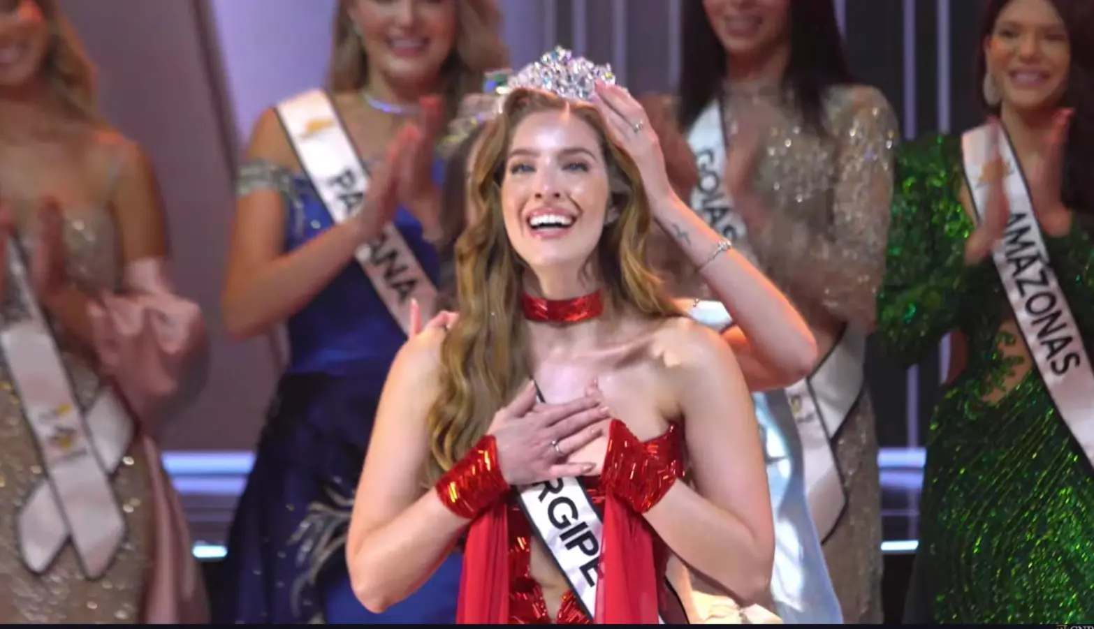 Gabriela Botelho durante a premiação do Miss Brasil Mundo 2026.