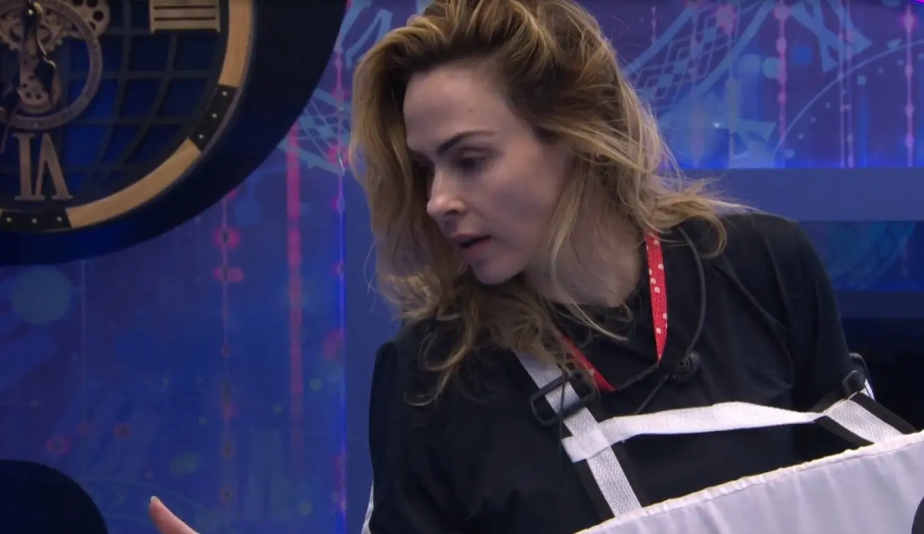 Ana Paula Renault conversa com sister em quarto do BBB.