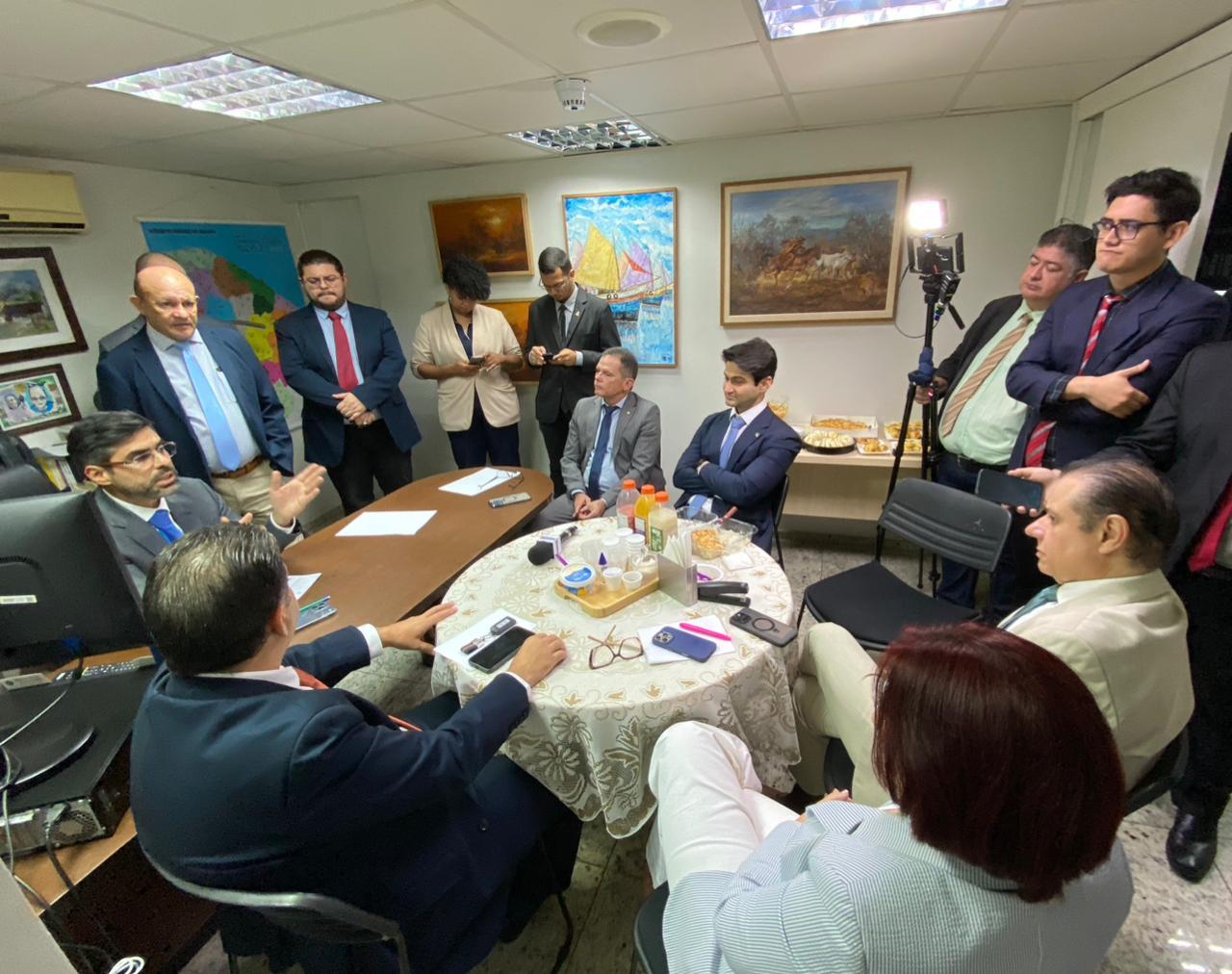 Parlamentares durante o Café da Oposição da Alece.
