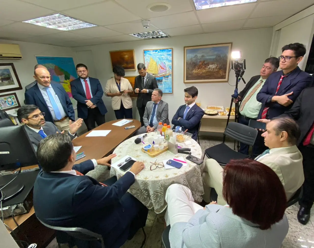 Parlamentares durante o Café da Oposição da Alece.