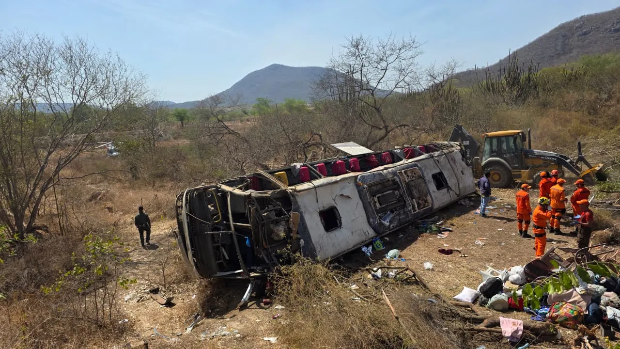 Ônibus retornava para Alagoas após participar da Romaria de Nossa Senhora das Candeias.