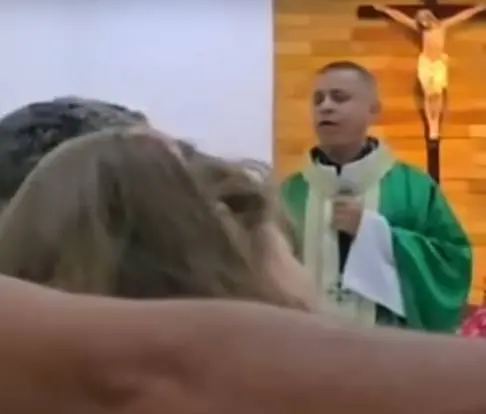 Imagem da notícia Diocese apura supostas falas transfóbicas de padre durante missa em Quixadá; veja vídeo