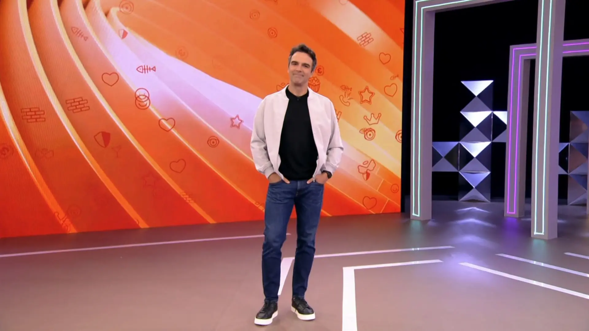 Foto de Tadeu Schmidt, apresentador do BBB 26.