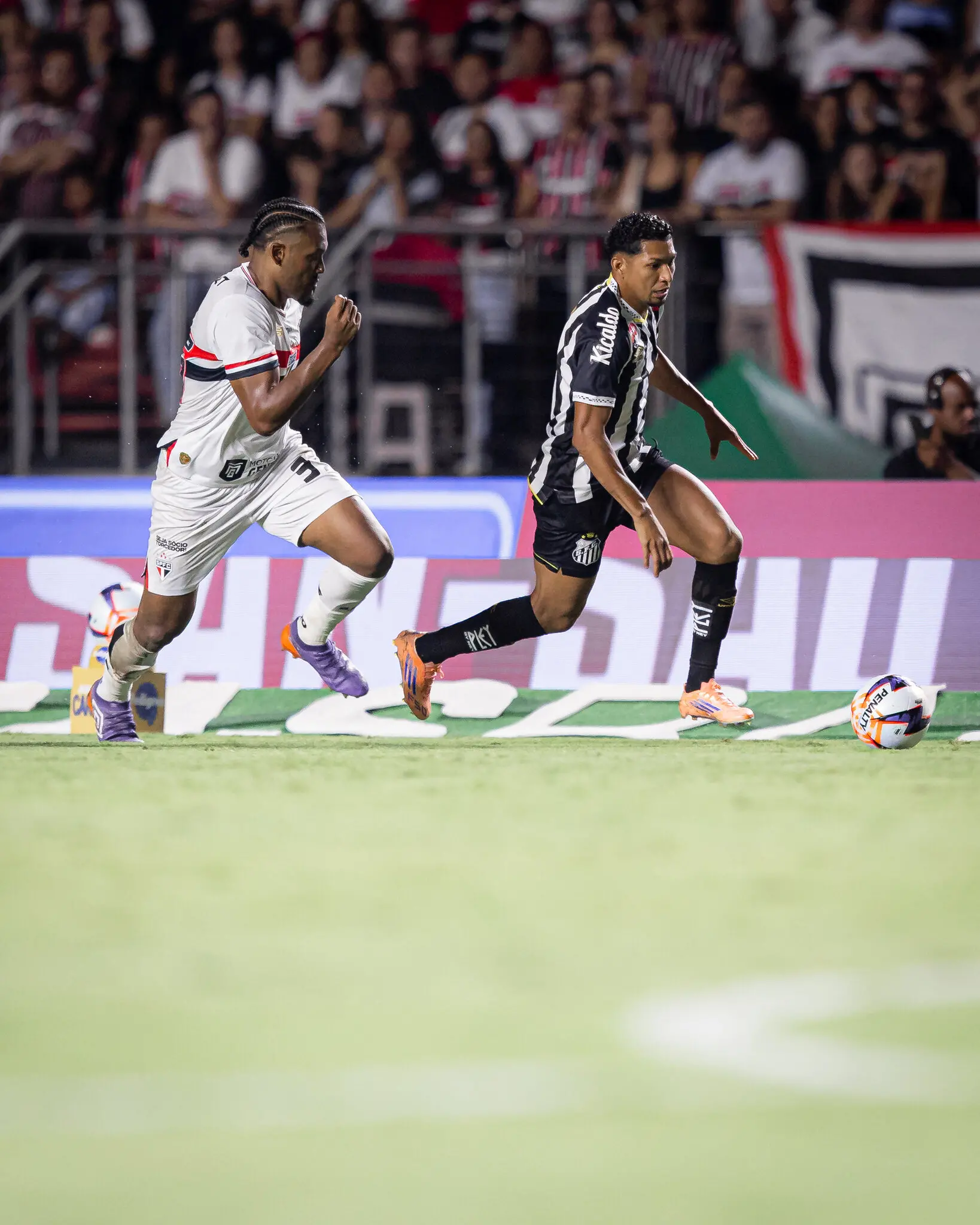 Santos e São Paulo se enfrentam nesta quarta-feira (4) na Série A do Brasileirão, em partida válida pela segunda rodada do Campeonato Brasileiro