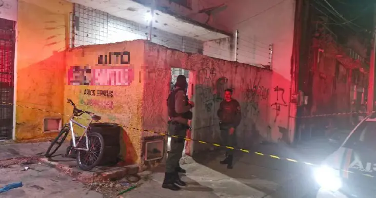 policiais feminicidio em fortaleza local da ocorrencia muro amarelo.