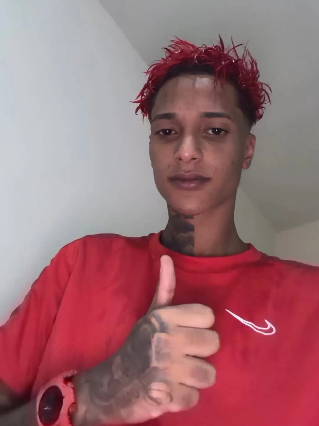 Imagem de Oruam, funkeiro que segue foragido.