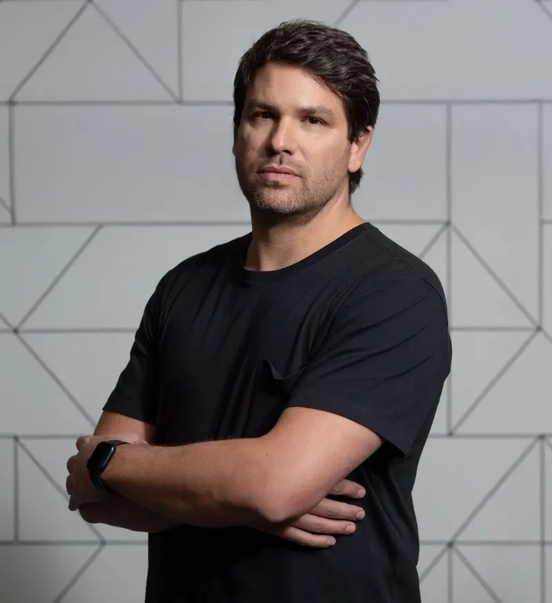 Daniel Paschino é engenheiro mecânico