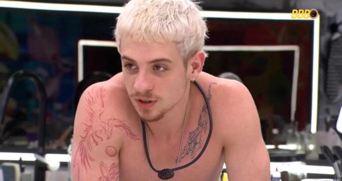 Juliano Floss contou como iniciou o relacionamento com Marina Sena no BBB 26. 