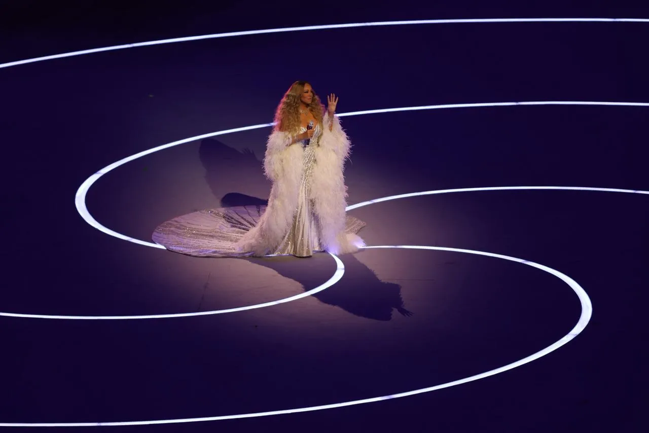 Mariah Carey cantou na cerimônia de abertura dos Jogos Olímpicos de Inverno Milão Cortina 2026.