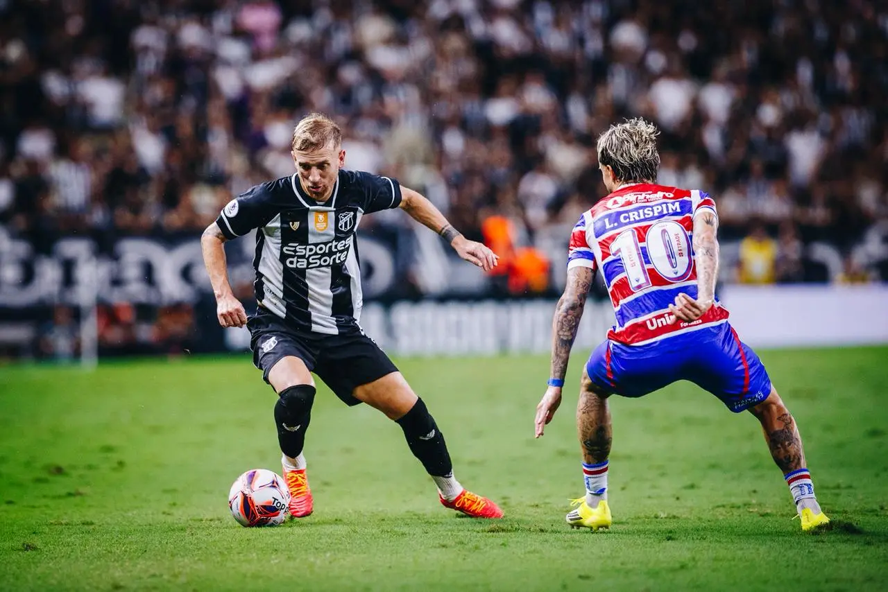 Atletas em ação no Clássico-Rei