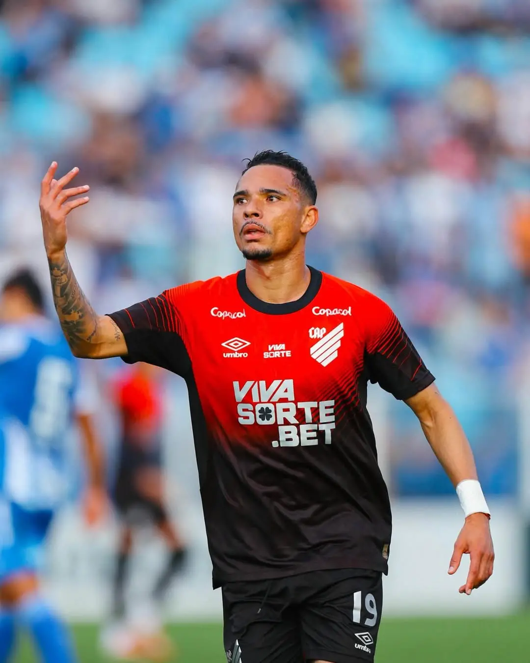 Luiz Fernando em ação pelo Athletico-PR