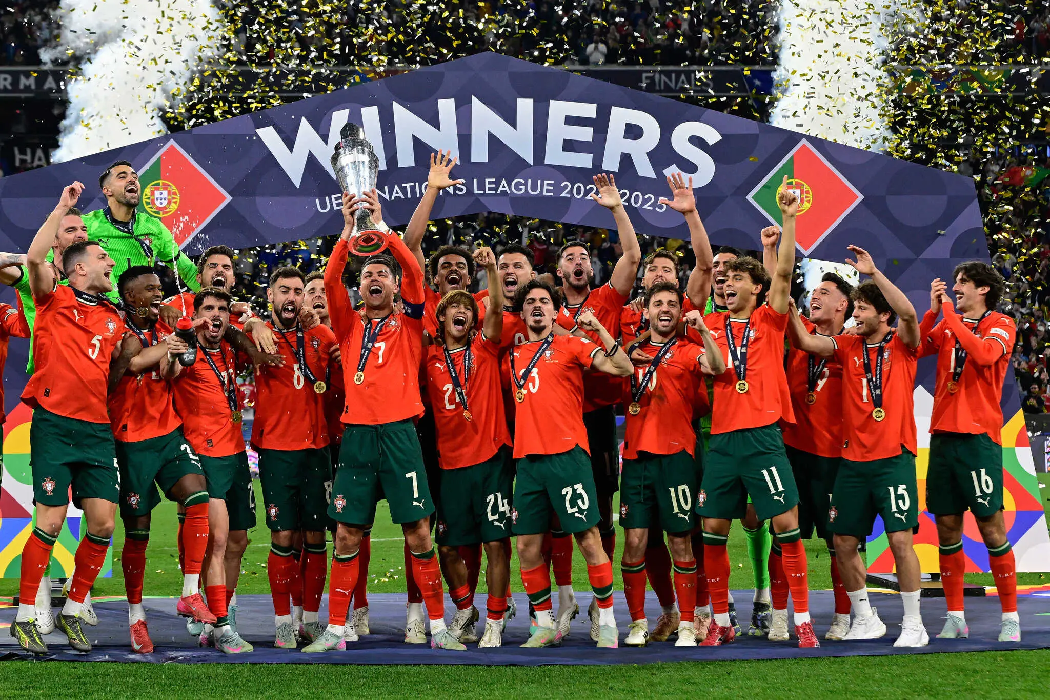 Foto de jogadores de Portugal, atual campeão da Uefa Nations League, na edição 2024/25