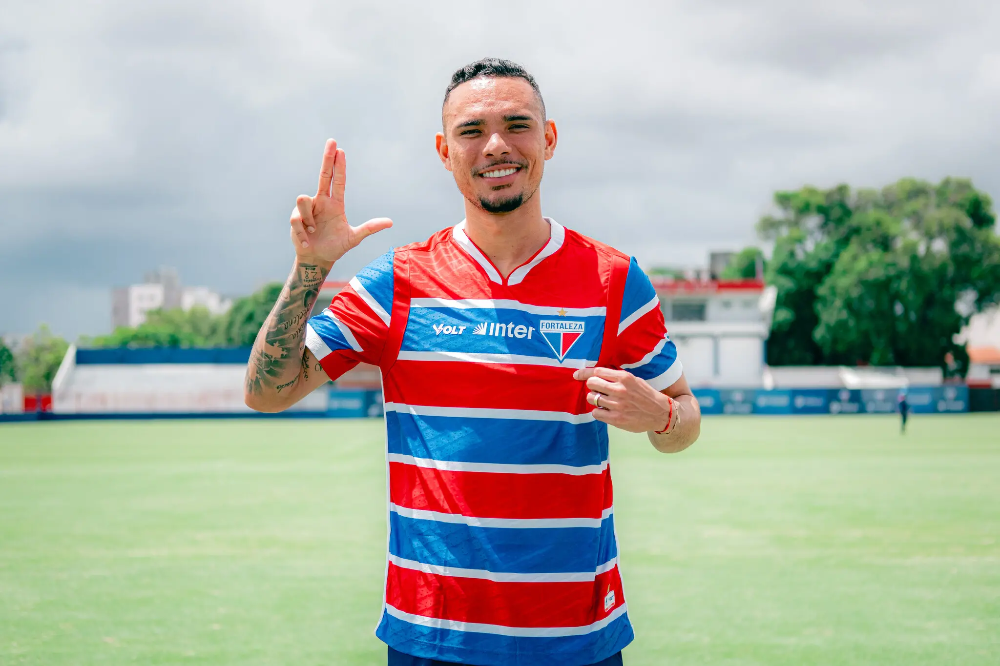 Fortaleza anuncia contratação do atacante Luiz Fernando