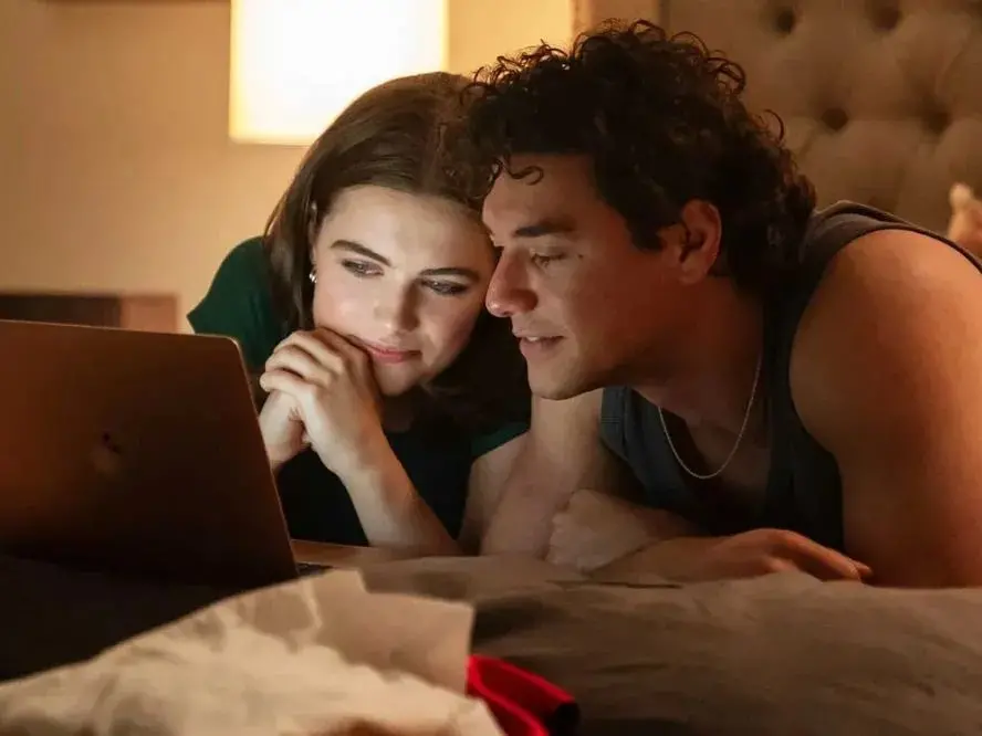 Imagem da notícia Série Off Campus ganha data de estreia no Brasil; conheça enredo e livros
