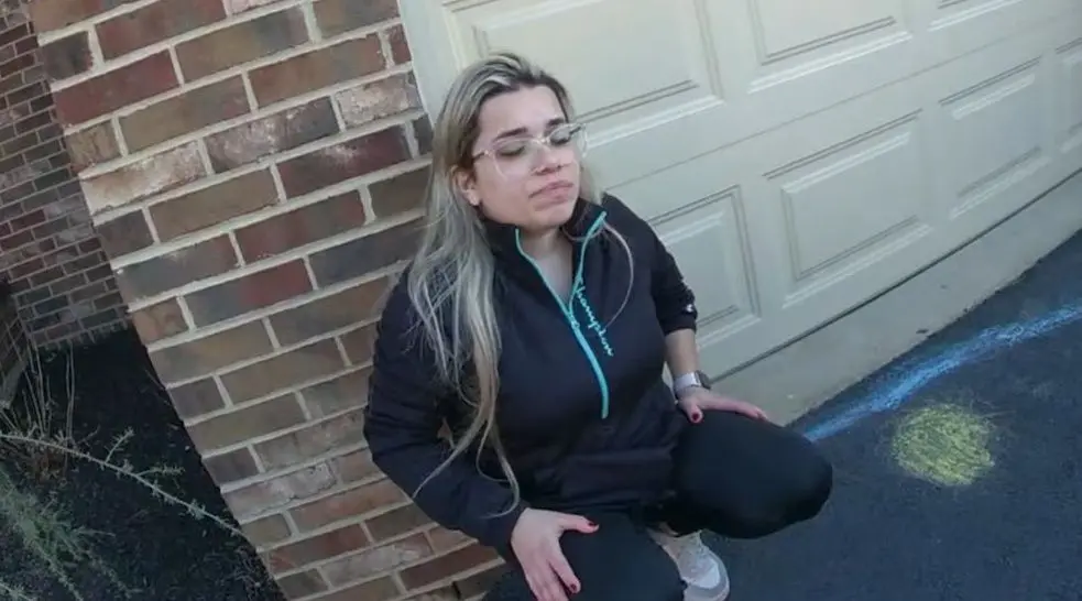 Juliana é brasileira e foi morar inicialmente nos Estados Unidos para trabalhar como babá. 