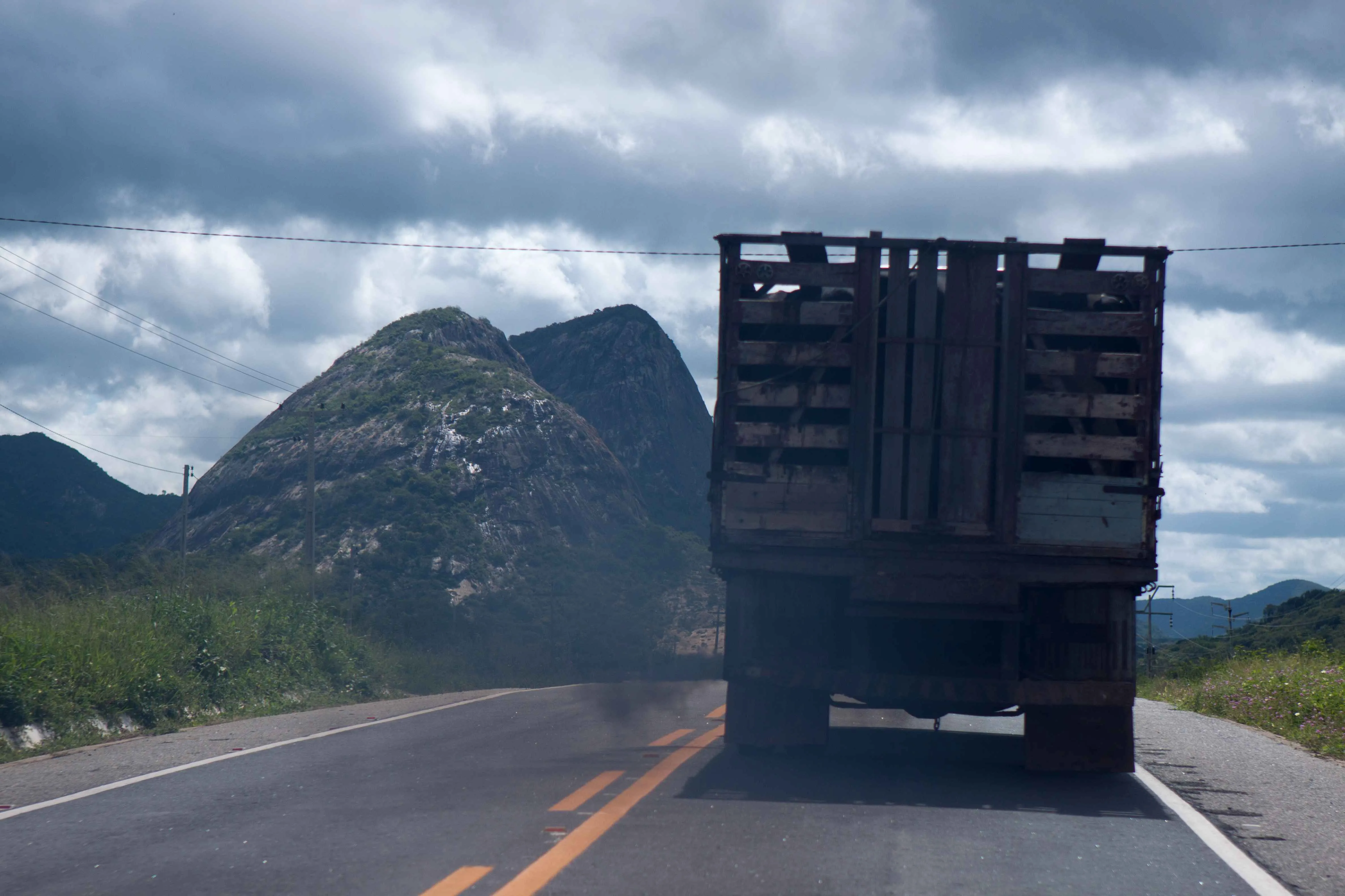 Queima de combustíveis fósseis, como a gasolina e o diesel, é grande emissora de dióxido de carbono.