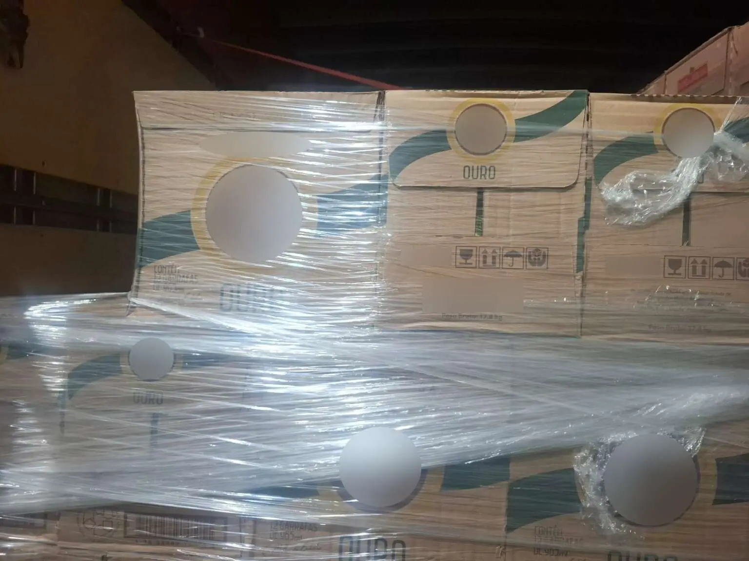 Foto das garrafas de bebidas apreendidas no CE as vésperas do Carnaval.