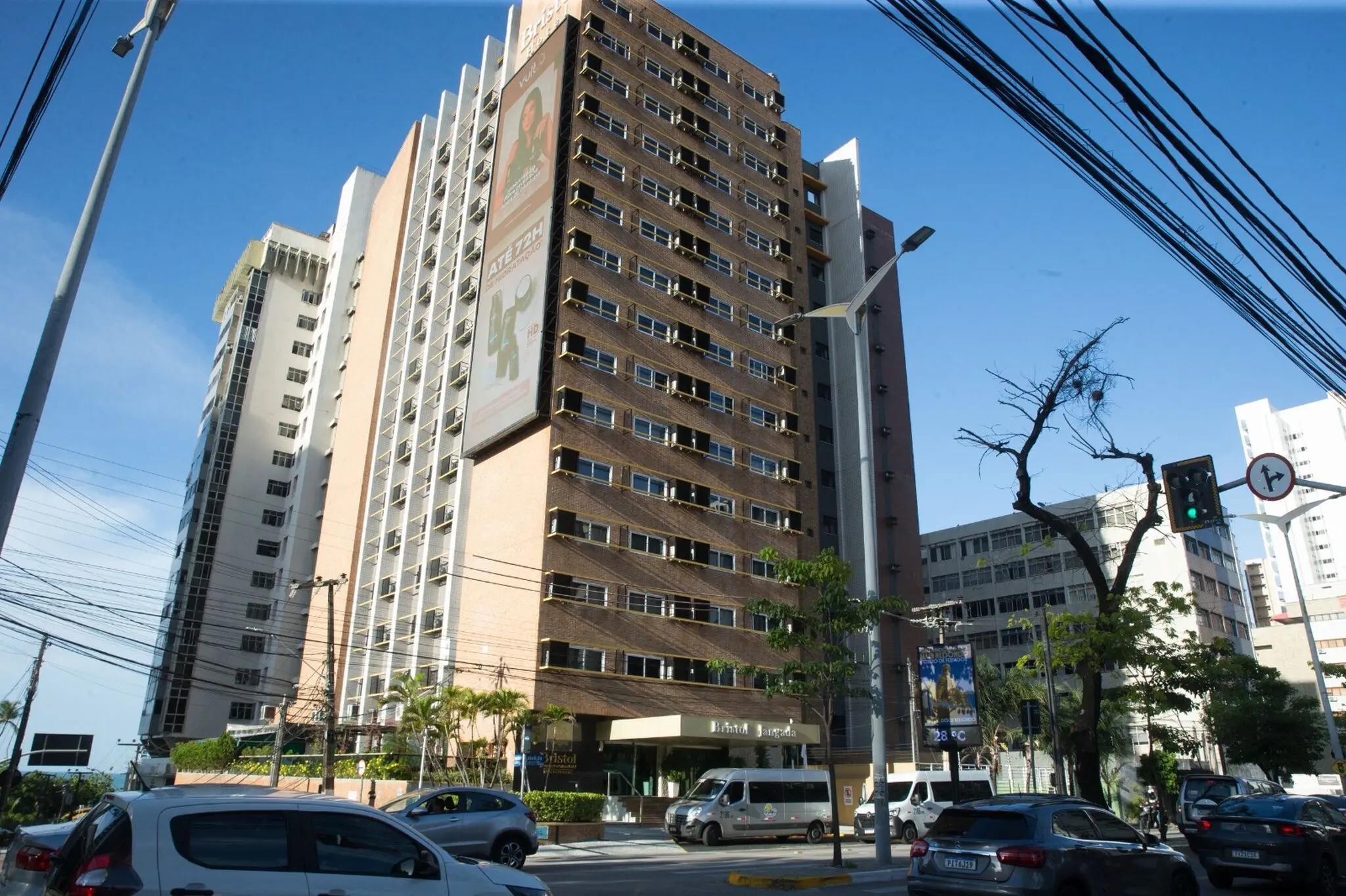 Fachada do Hotel Bristol Jangada.