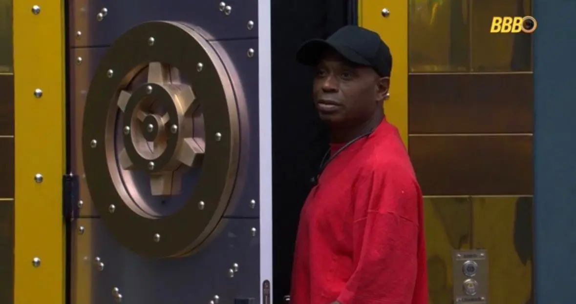 Edilson Capetinha entrando no Confessionário do BBB 26.