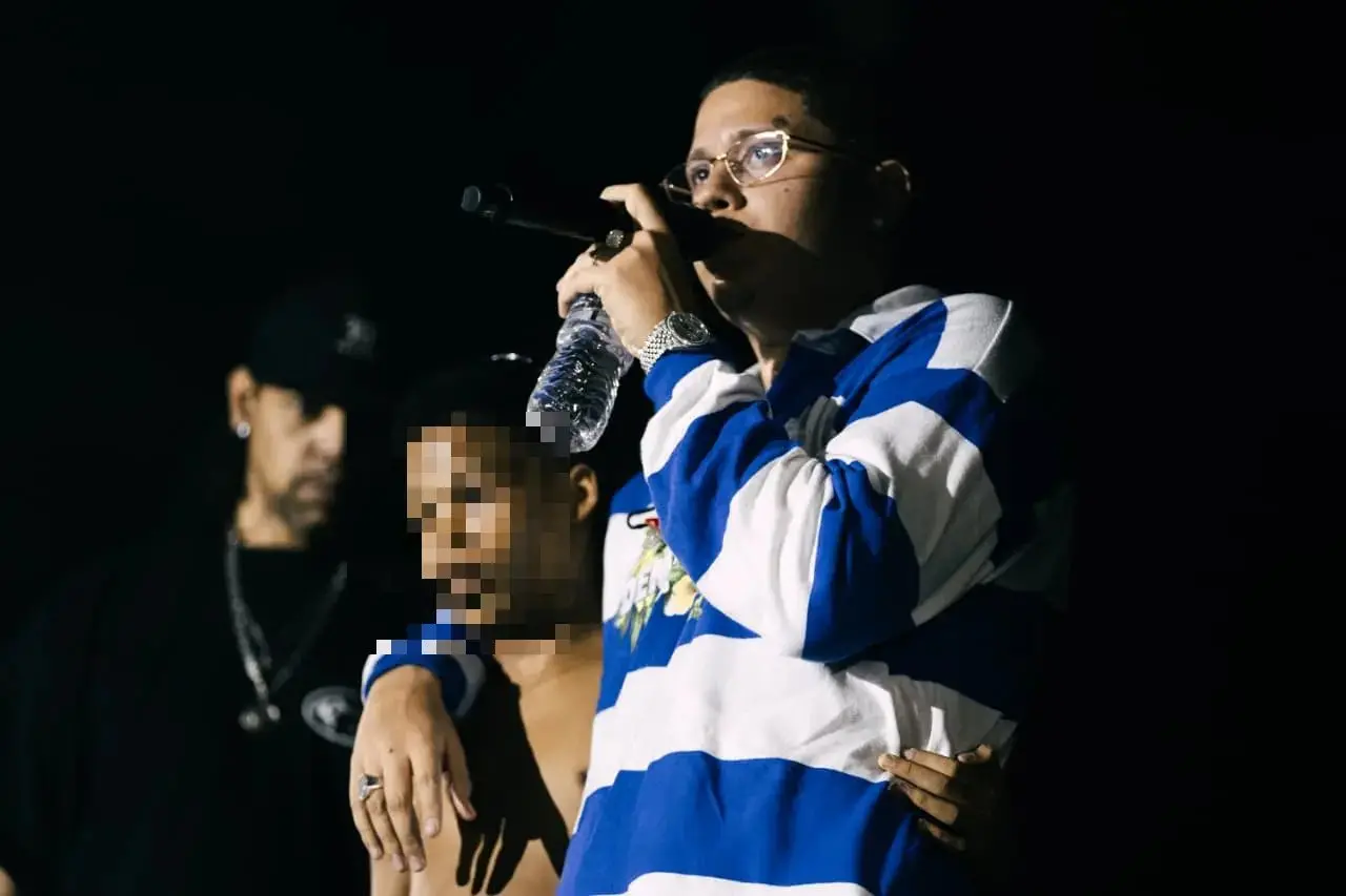 Imagem da notícia Wiu acolhe fã que invadiu palco no Aterrinho: 'Todo vetinho nordestino tem o poder de mudar o mundo'