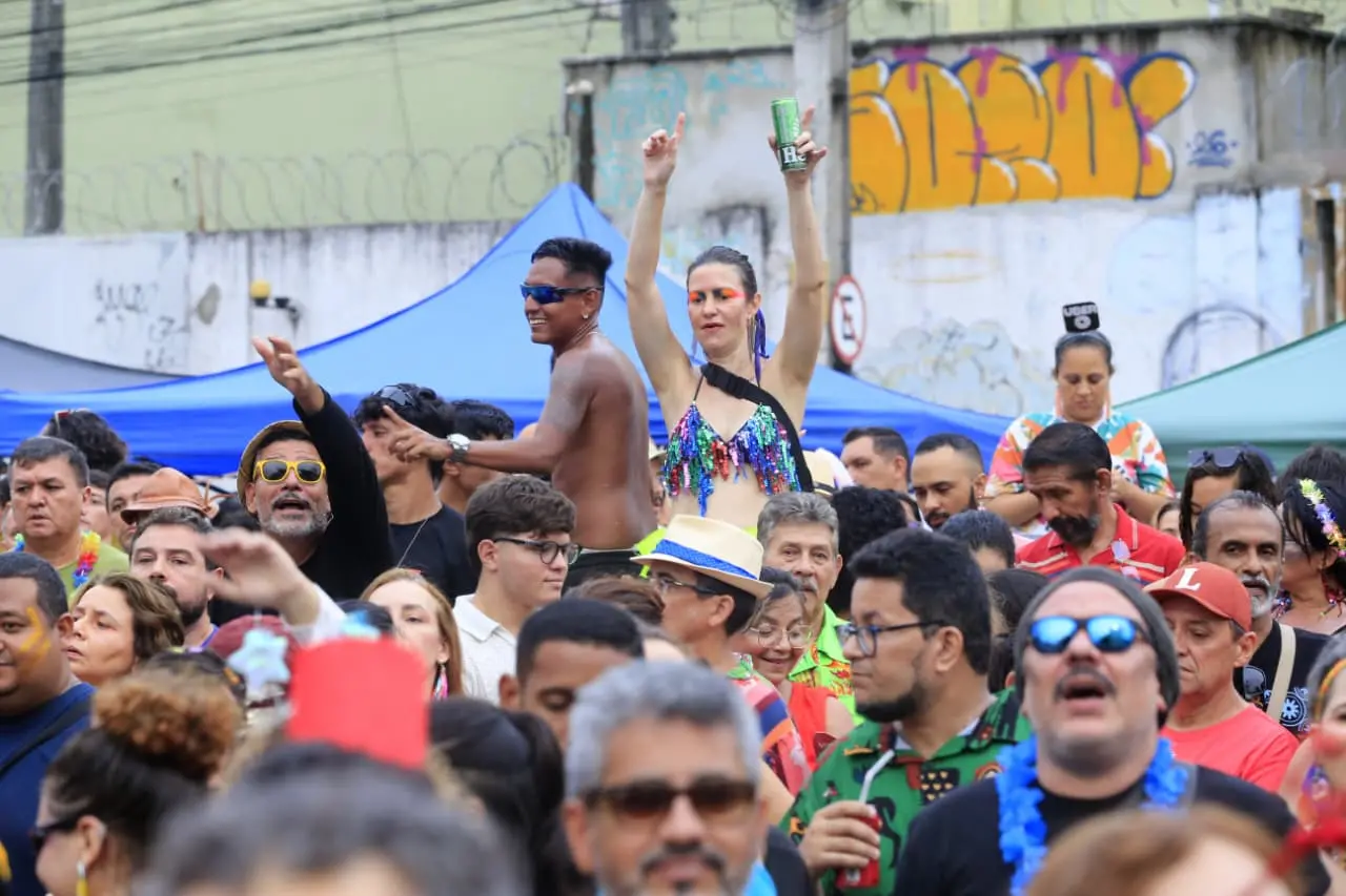 Foliões na Praça da Gentilândia.