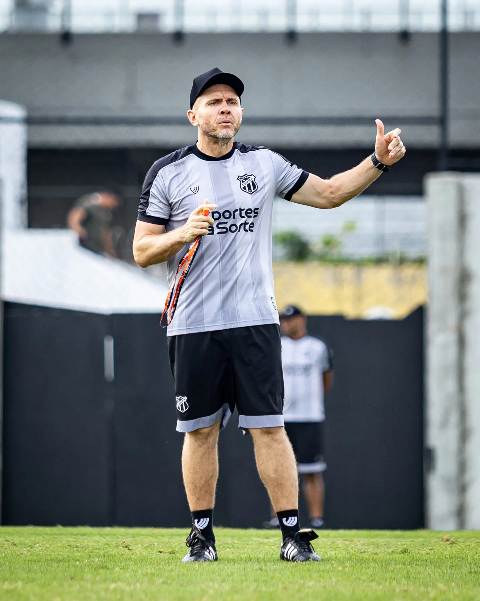 Foto de Mozart, técnico do Ceará