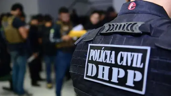 Foto de policial para ilustrar matéria sobre homem em situação de rua espancado na Praia de Iracema.