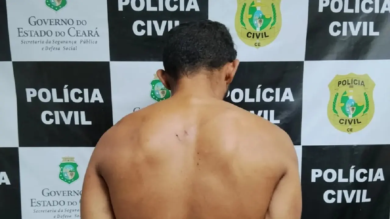 Suspeito foi preso e levado a sede da Polícia Civil em Pindoretama.