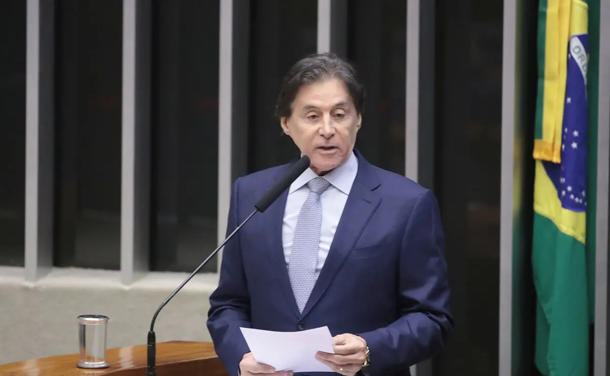 Deputado Federal Eunício Oliveira discursa no plenário da Câmara