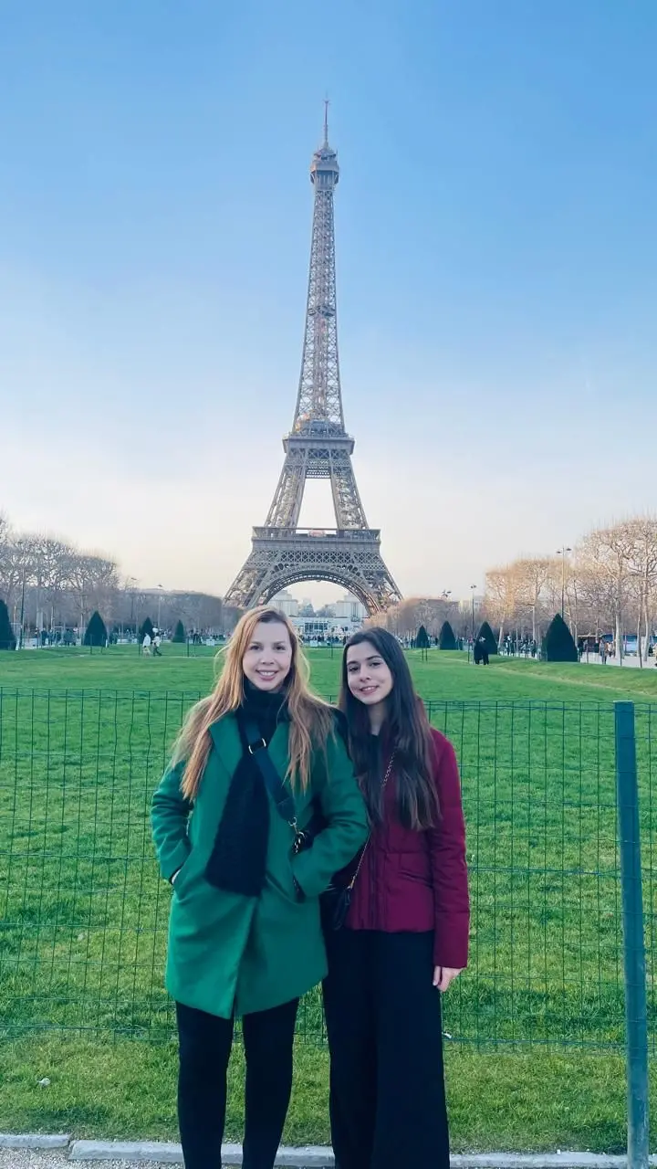 Cinthia Queiroz e a filha, Mariana, estão aproveitando juntas momentos inesquecíveis em Paris. 