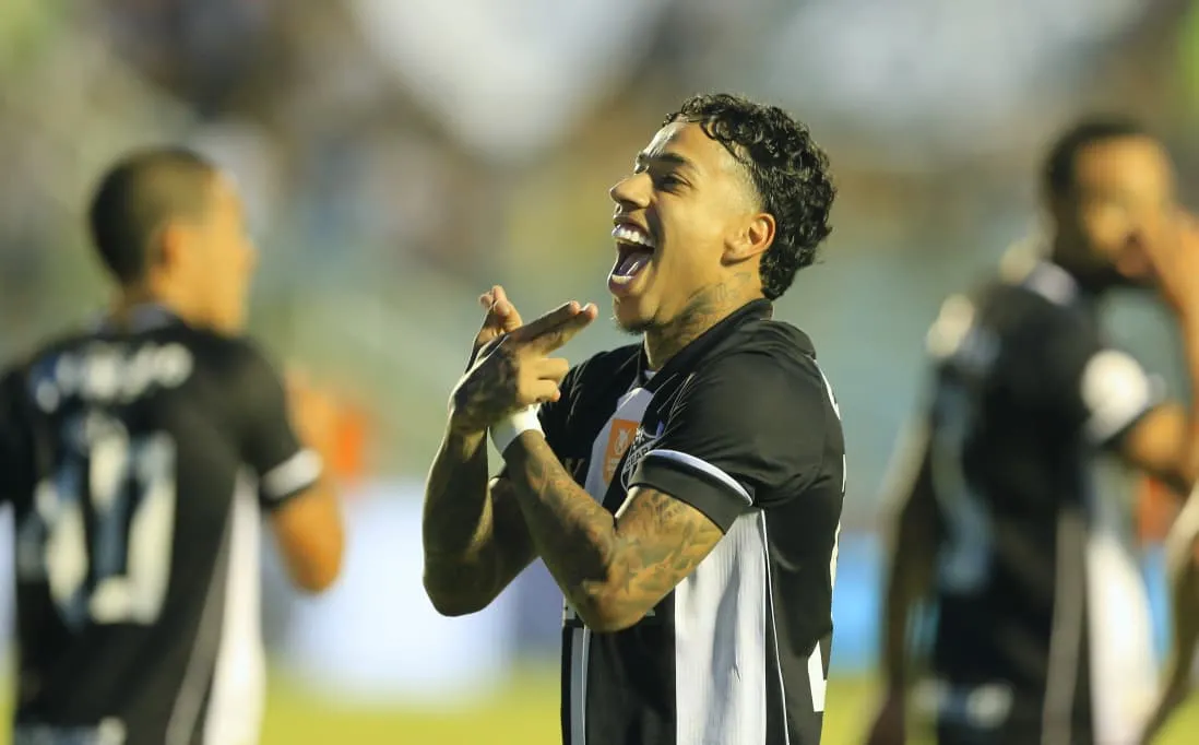 Matheusinho, jogador do Ceará.