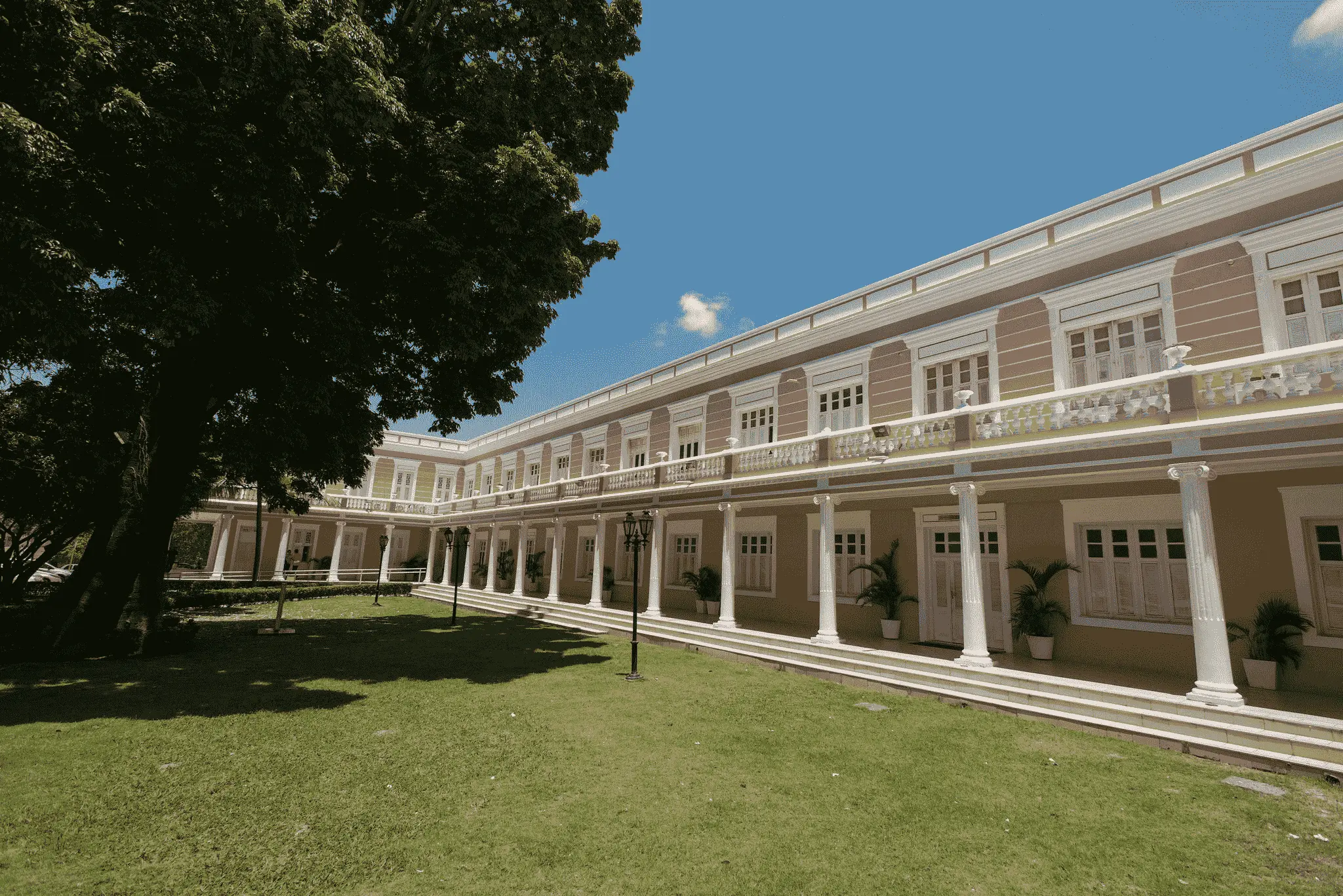 Parte interna da reitoria da UFC.