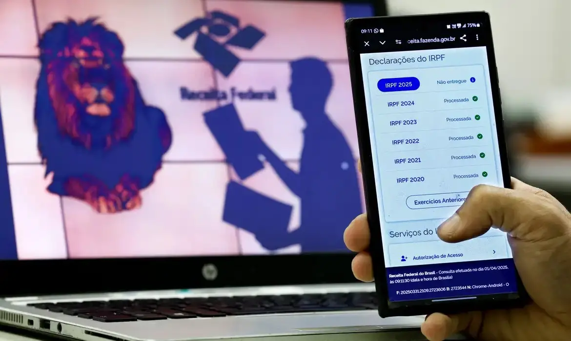 Foto de programa da receita federal de declaração do Imposto de Renda.