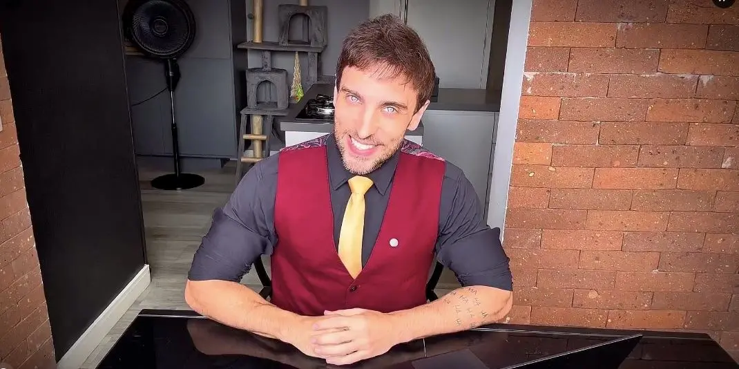 Leo Lins celebrou a notícia com postagem nas redes sociais. 