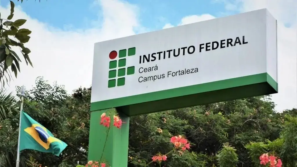 foto da fachada do Instituto Federal do Ceará (IFCE), campus Fortaleza.