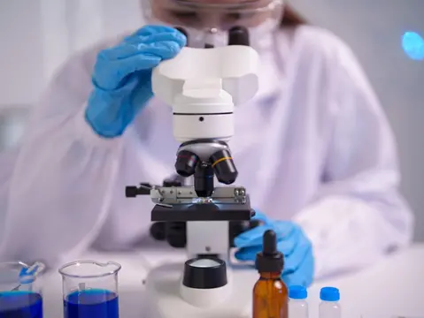 Imagem da notícia: É aceitável ignorar protocolo científico para acelerar tratamento com polilaminina?