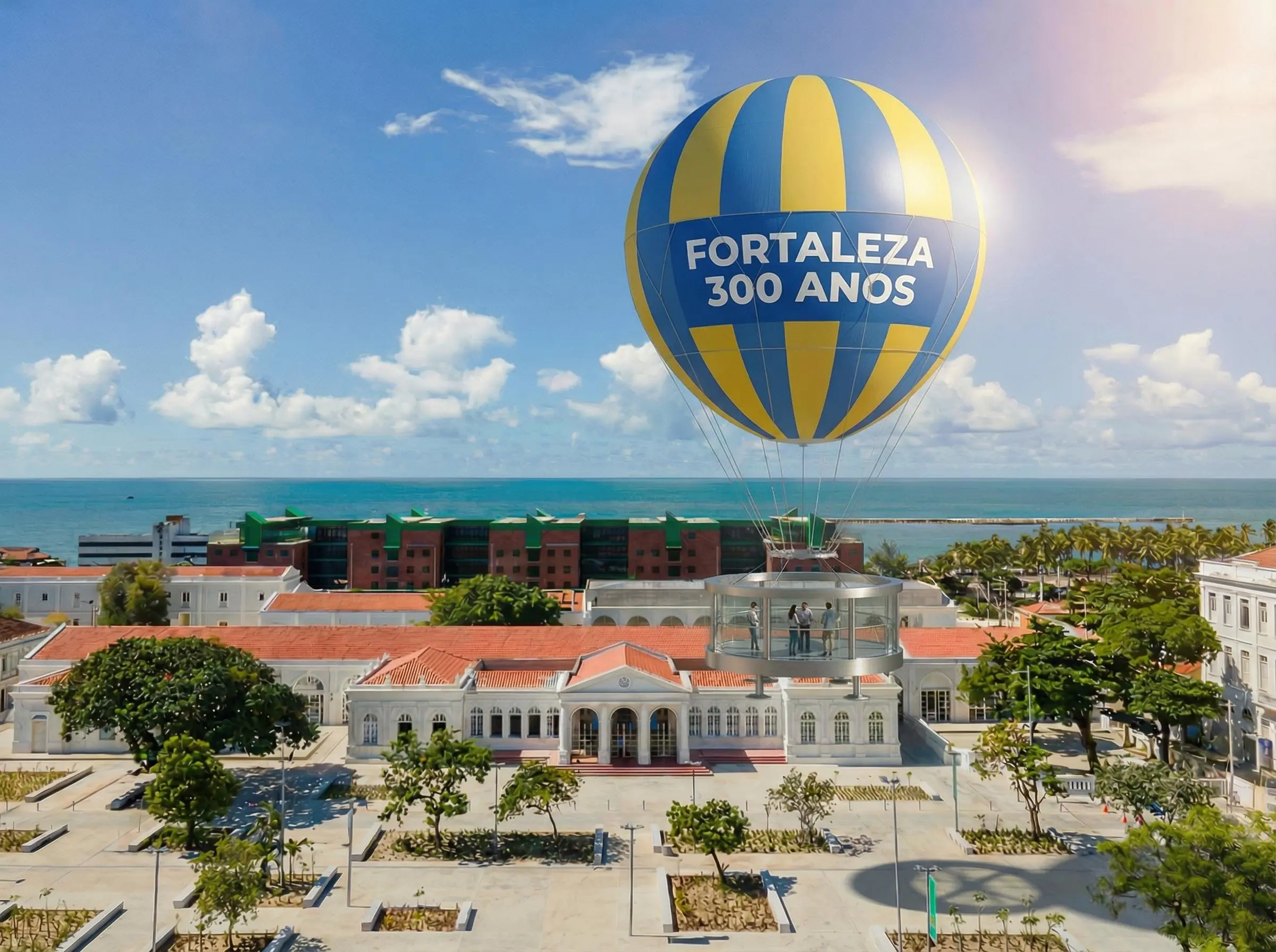 Ilustração de um balão de ar quente azul e amarelo com o texto Fortaleza 300 Anos, sobrevoando uma praça com prédios históricos. O balão possui uma cabine de vidro com pessoas, tendo o mar ao fundo.
