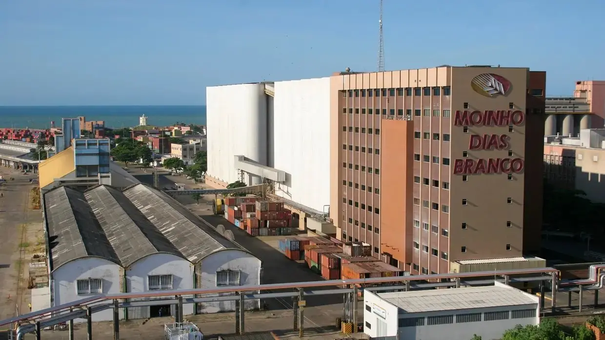 Imagem da fábrica em Fortaleza.