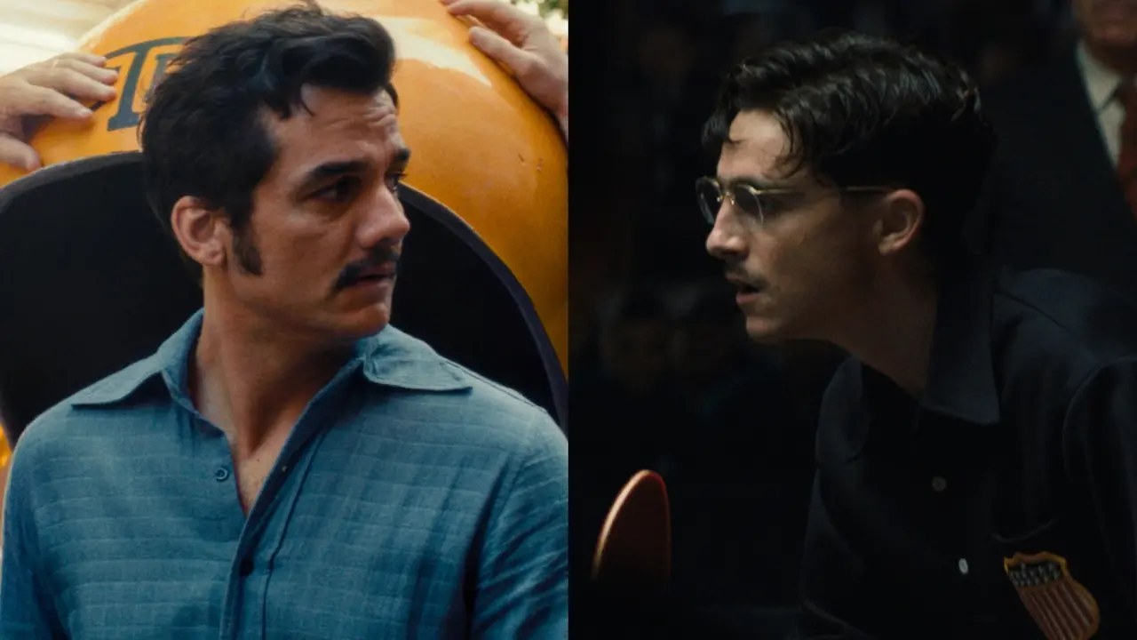 Composição lado a lado apresenta Wagner Moura à esquerda, caracterizado com bigode e camisa azul em um cenário ensolarado, e Timothée Chalamet à direita, usando óculos e uniforme esportivo escuro em um ambiente sombreado. Ambos os atores aparecem de perfil com expressões sérias, criando um contraste visual entre os tons vibrantes de uma cena e a atmosfera sóbria da outra.