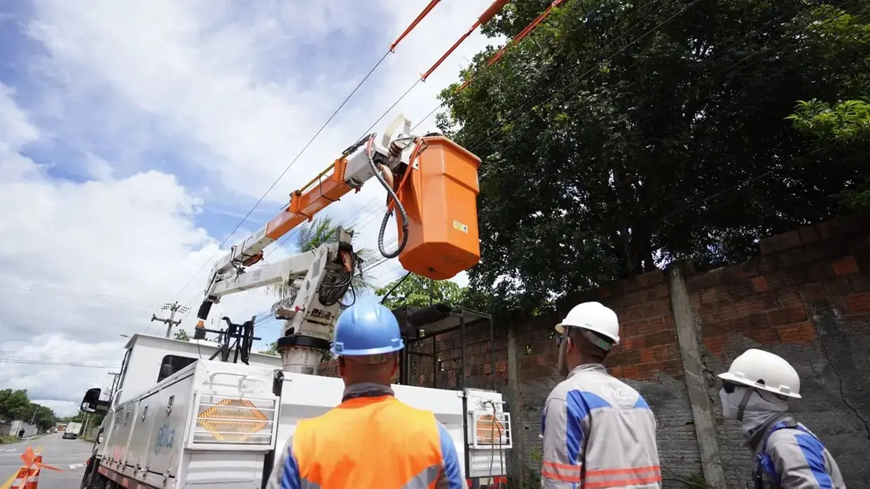 Profissionais da Enel.