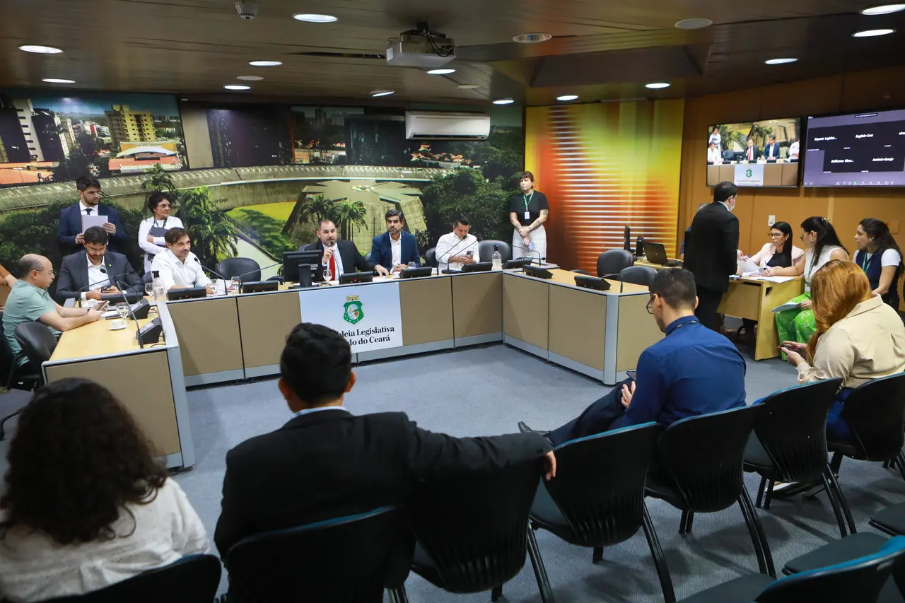 Reunião da Comissão de Constituição, Justiça e Redação da Alece.