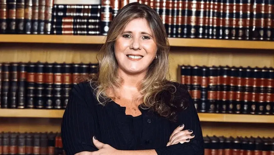 Ana Paula De Raeffray é advogada