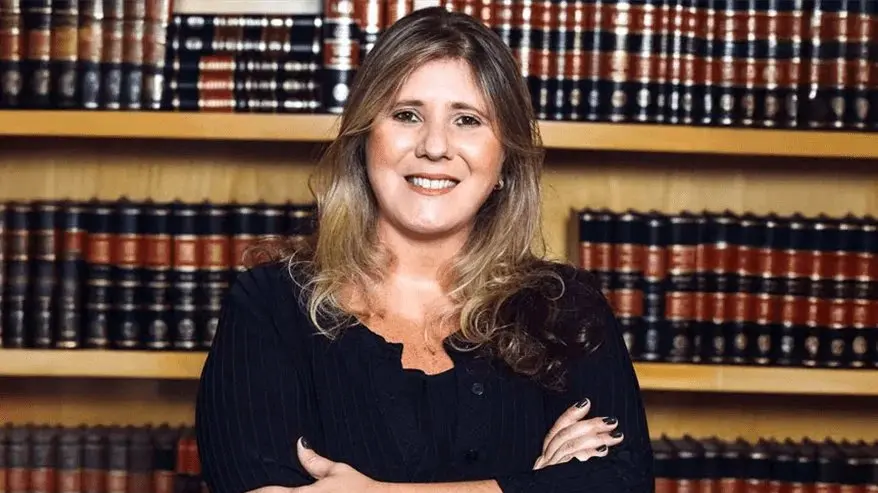 Ana Paula De Raeffray é advogada
