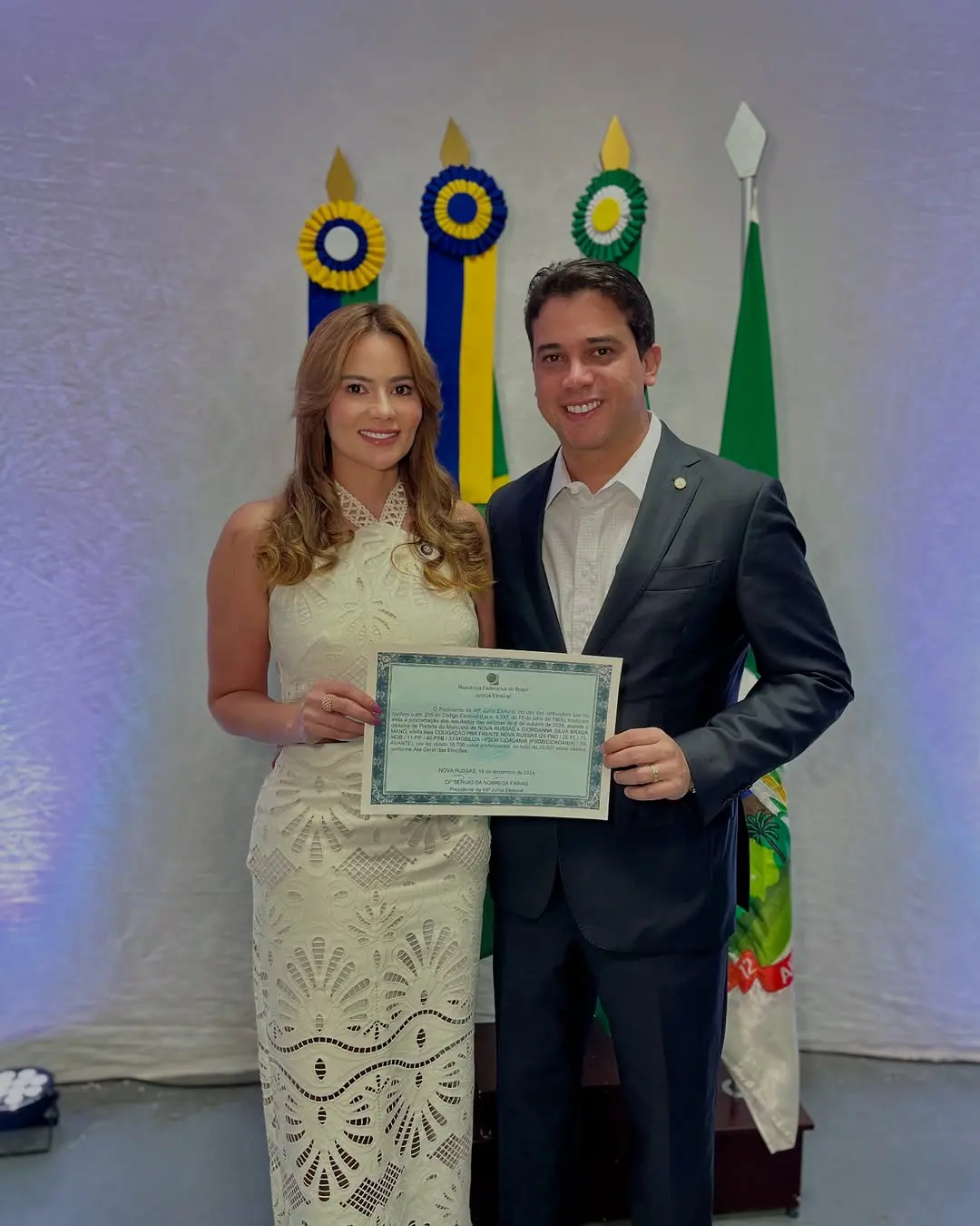 Giordanna Mano ao lado do marido, Junior Mano.