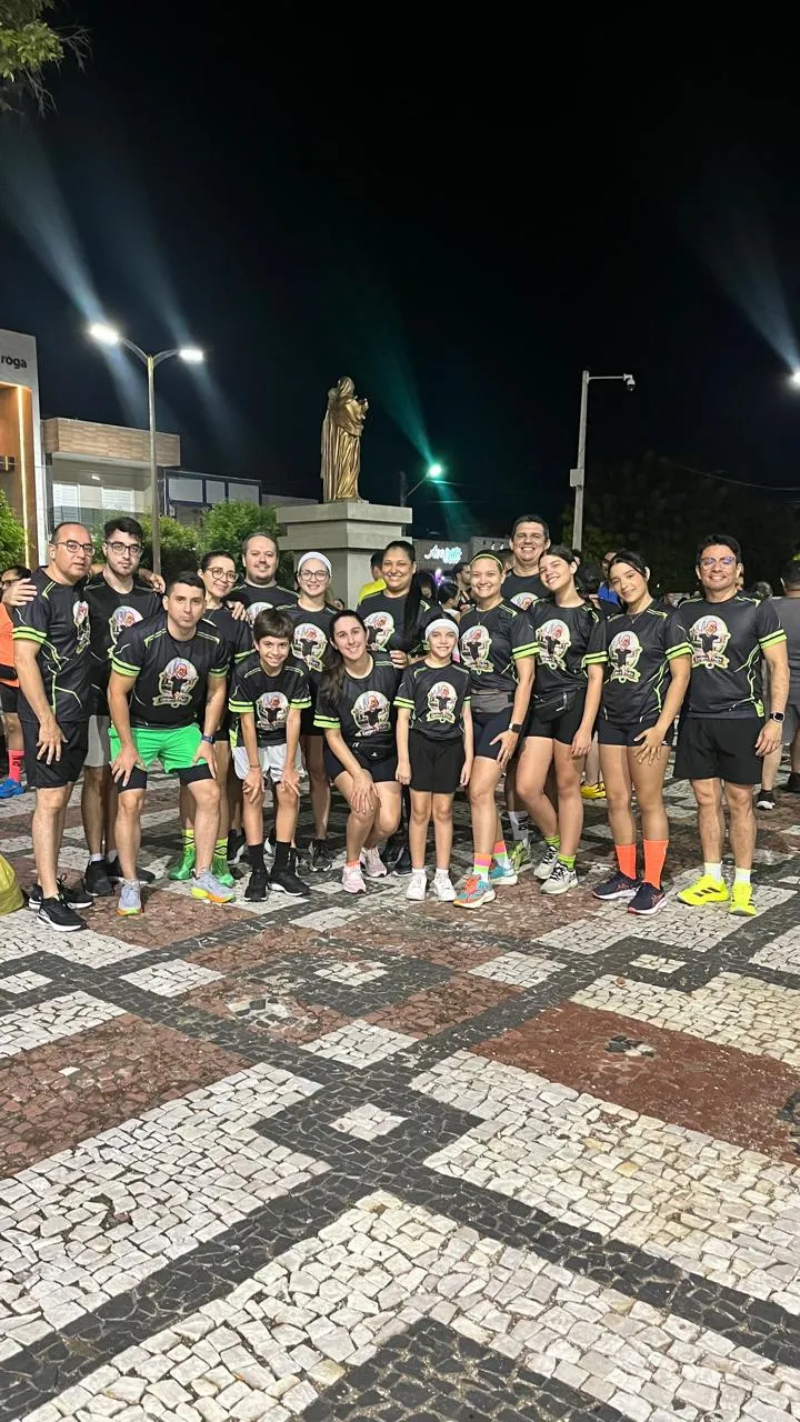 Mirelly Matos ao lado da família e dos amigos no Treino do Padre