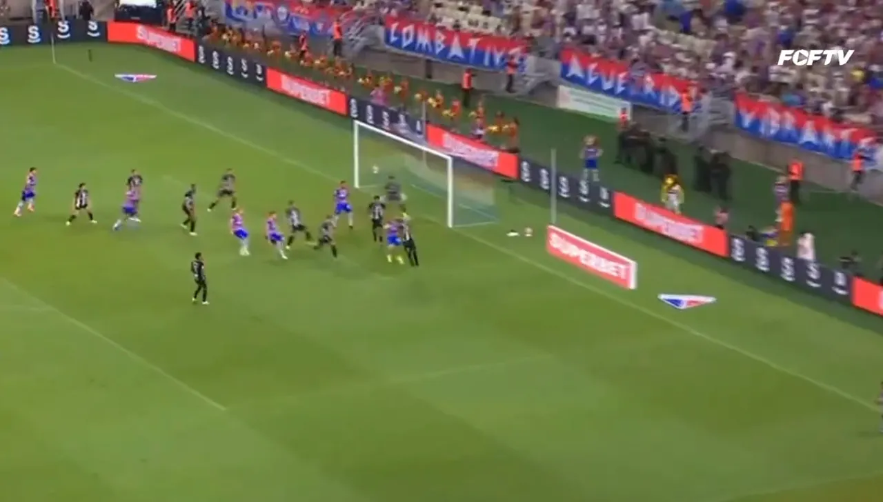 Lance de escanteio antes do gol do Fortaleza